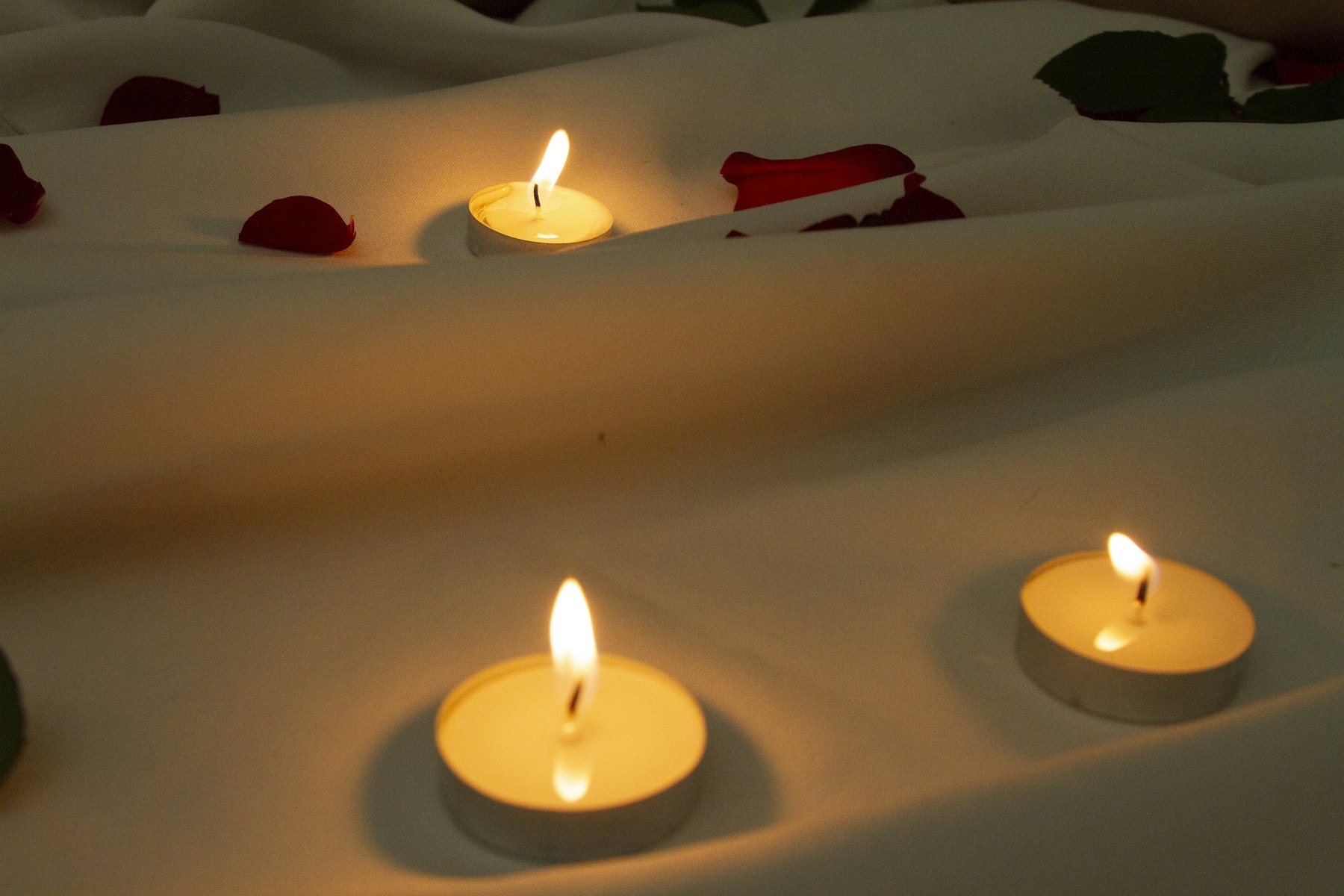 Candles and rose petals for a romantic surprise